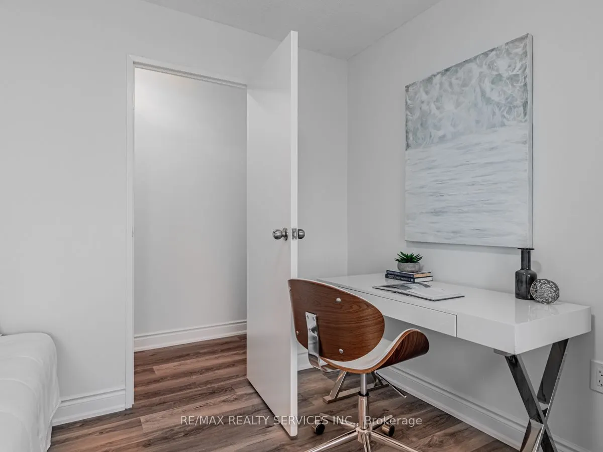 3590 Kaneff Crescent #1108