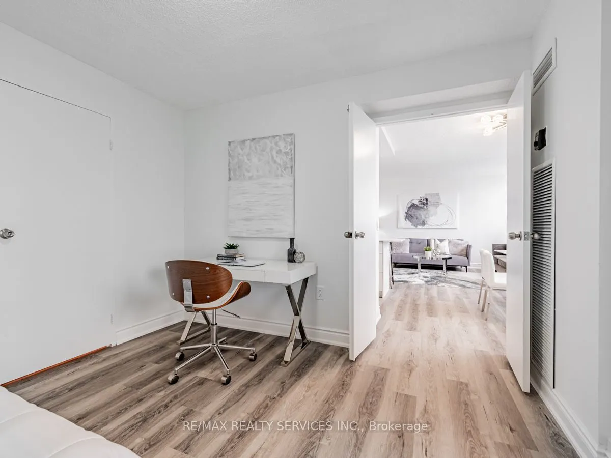 3590 Kaneff Crescent #1108