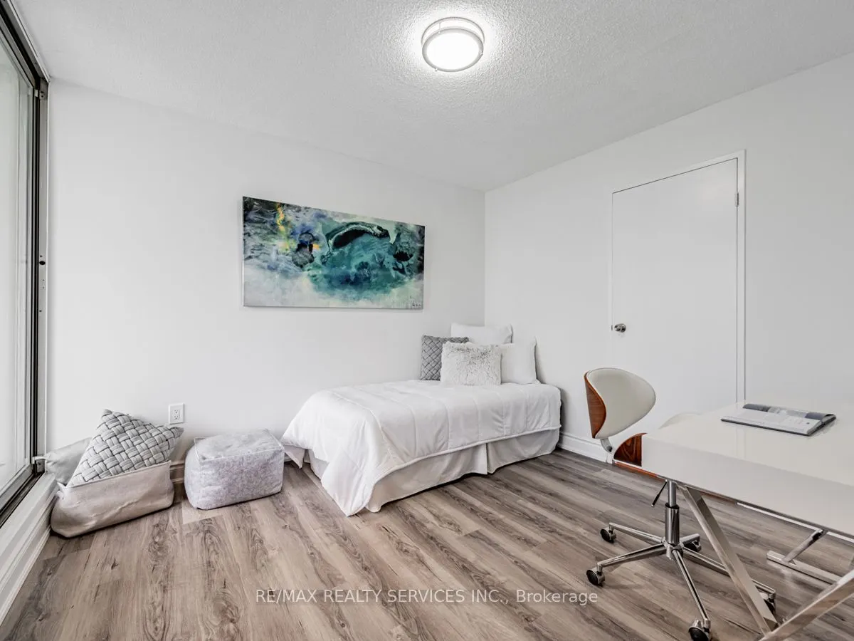 3590 Kaneff Crescent #1108