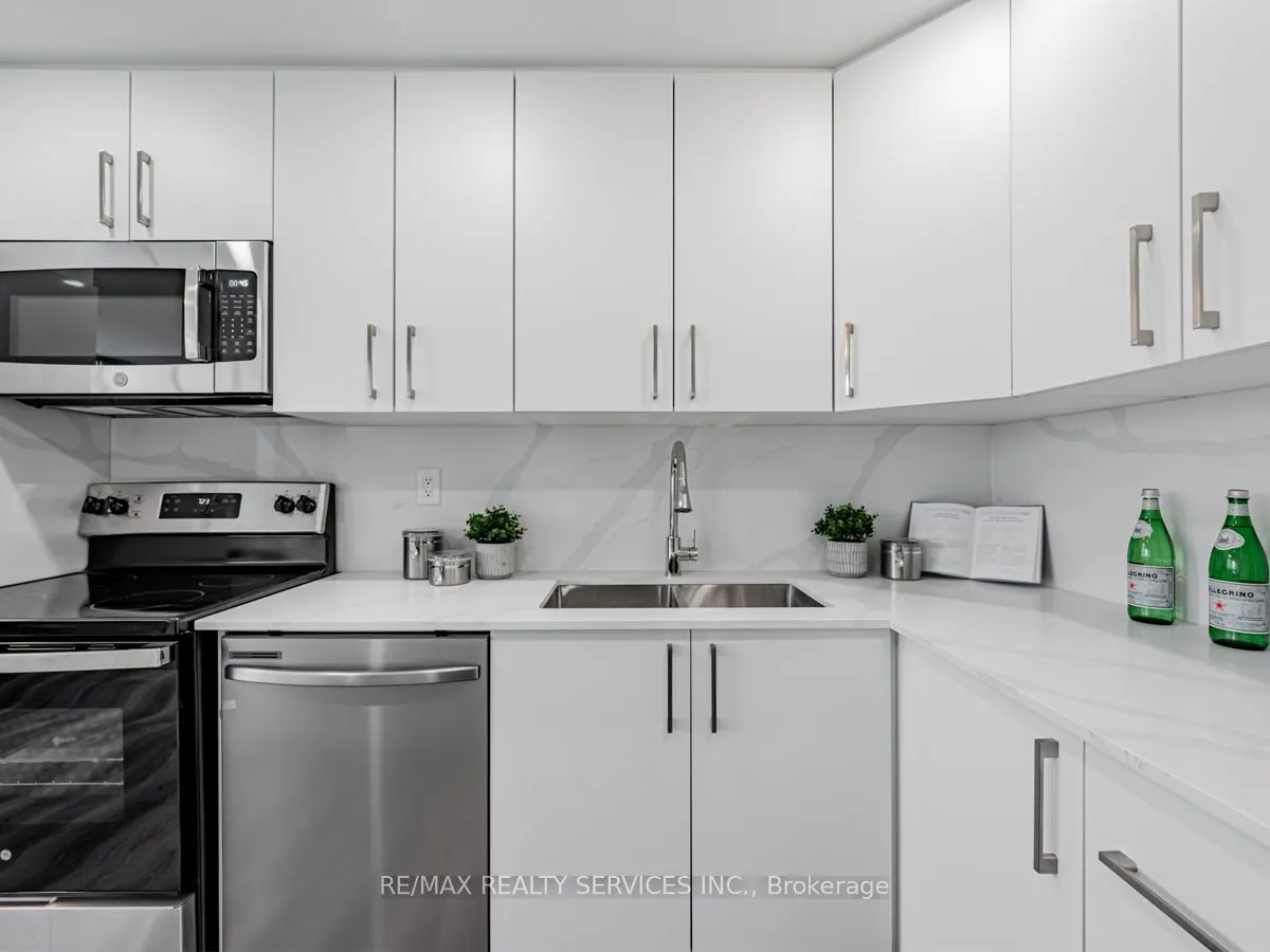 3590 Kaneff Crescent #1108