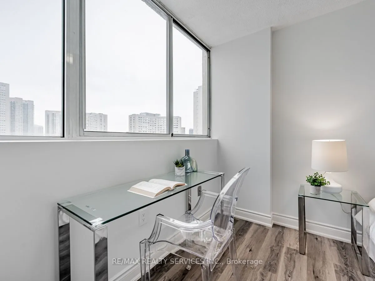 3590 Kaneff Crescent #1108