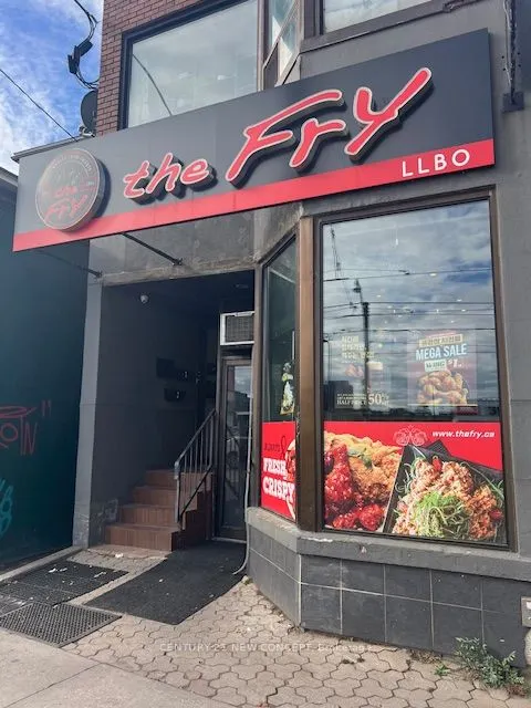 2285 Dundas Street W