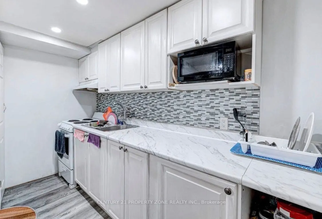 6 Roehampton Crescent W #Basement