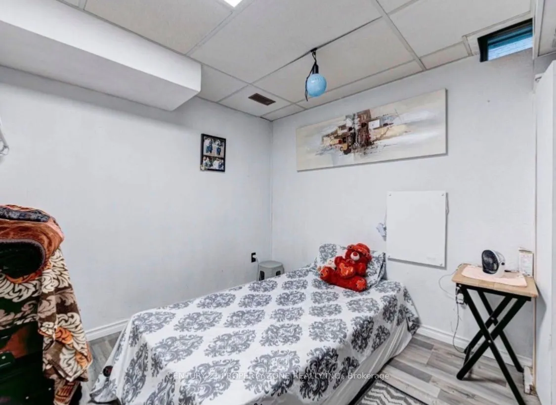 6 Roehampton Crescent W #Basement