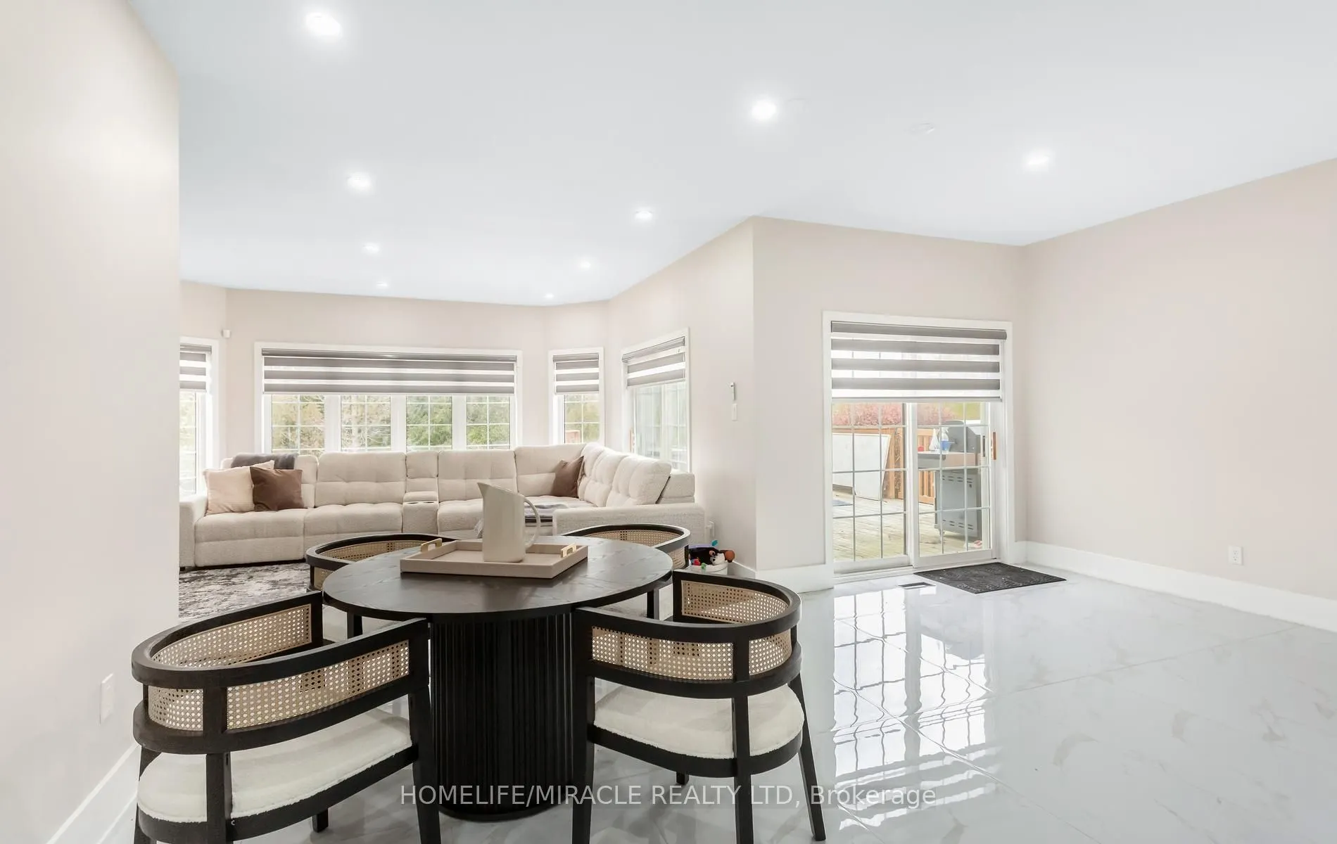 11045 Inglis Drive