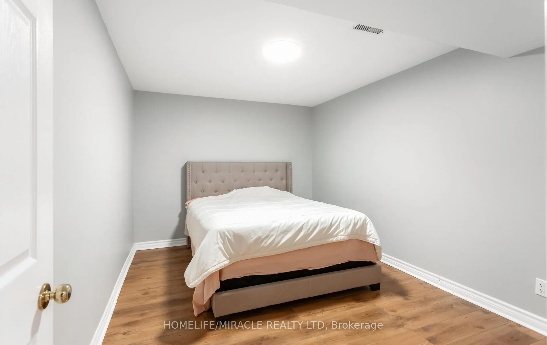 11045 Inglis Drive