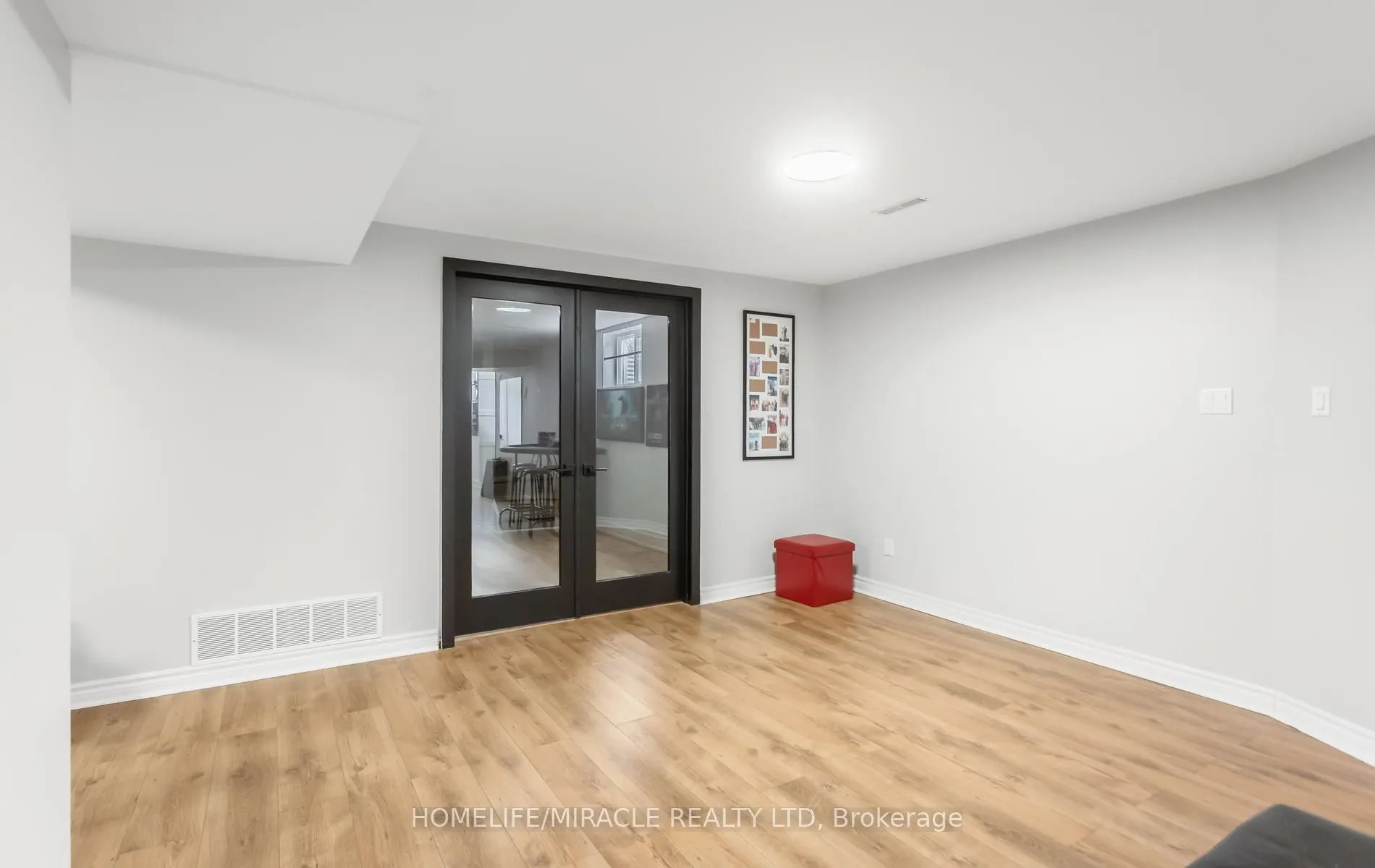 11045 Inglis Drive