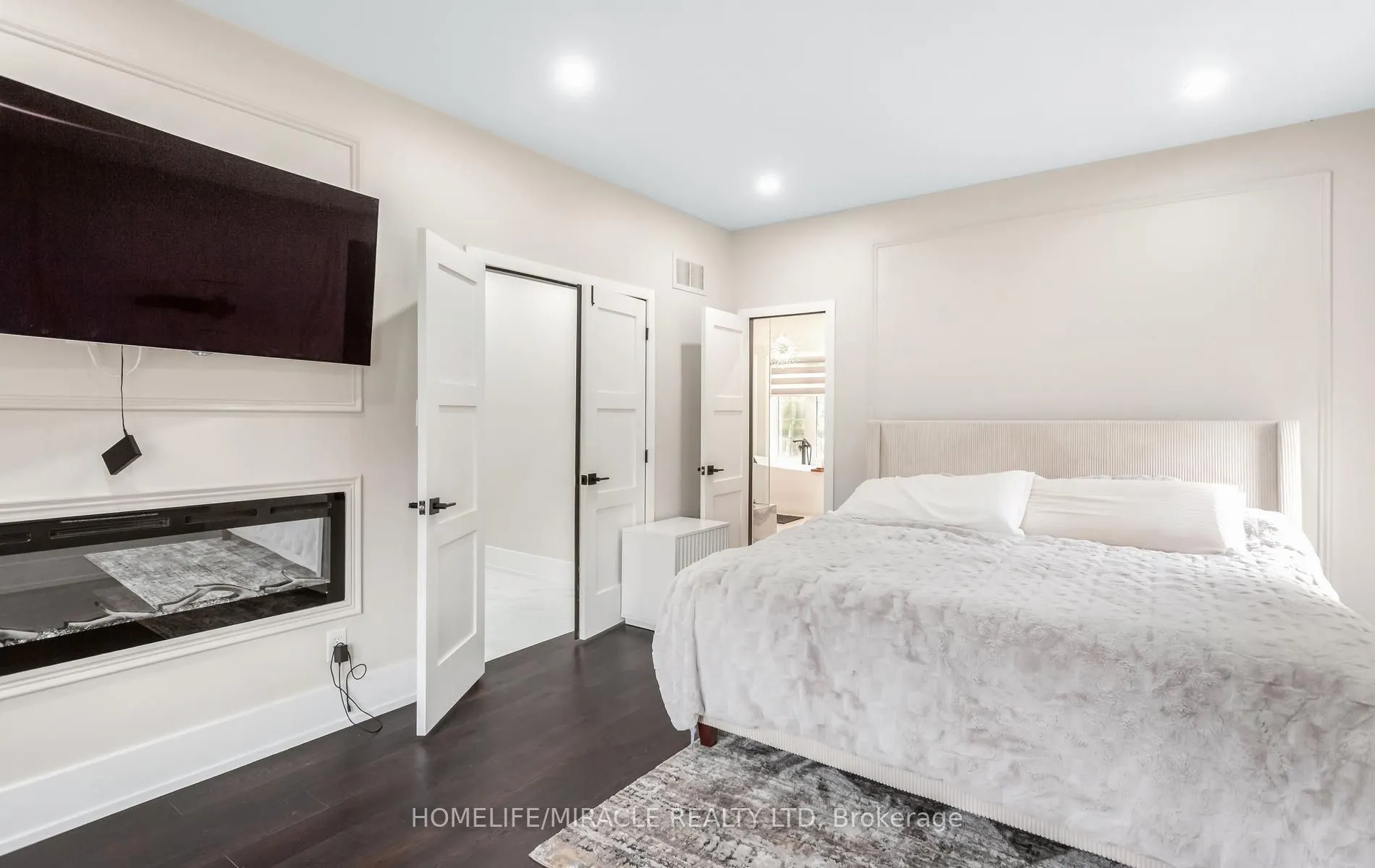11045 Inglis Drive