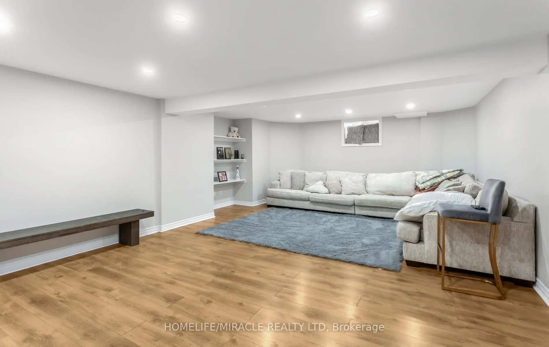 11045 Inglis Drive