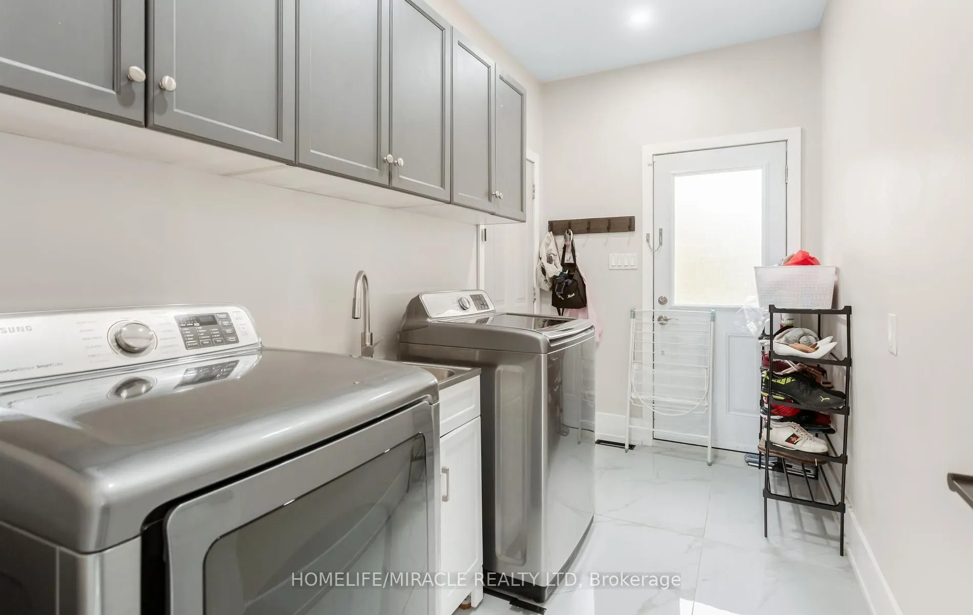 11045 Inglis Drive