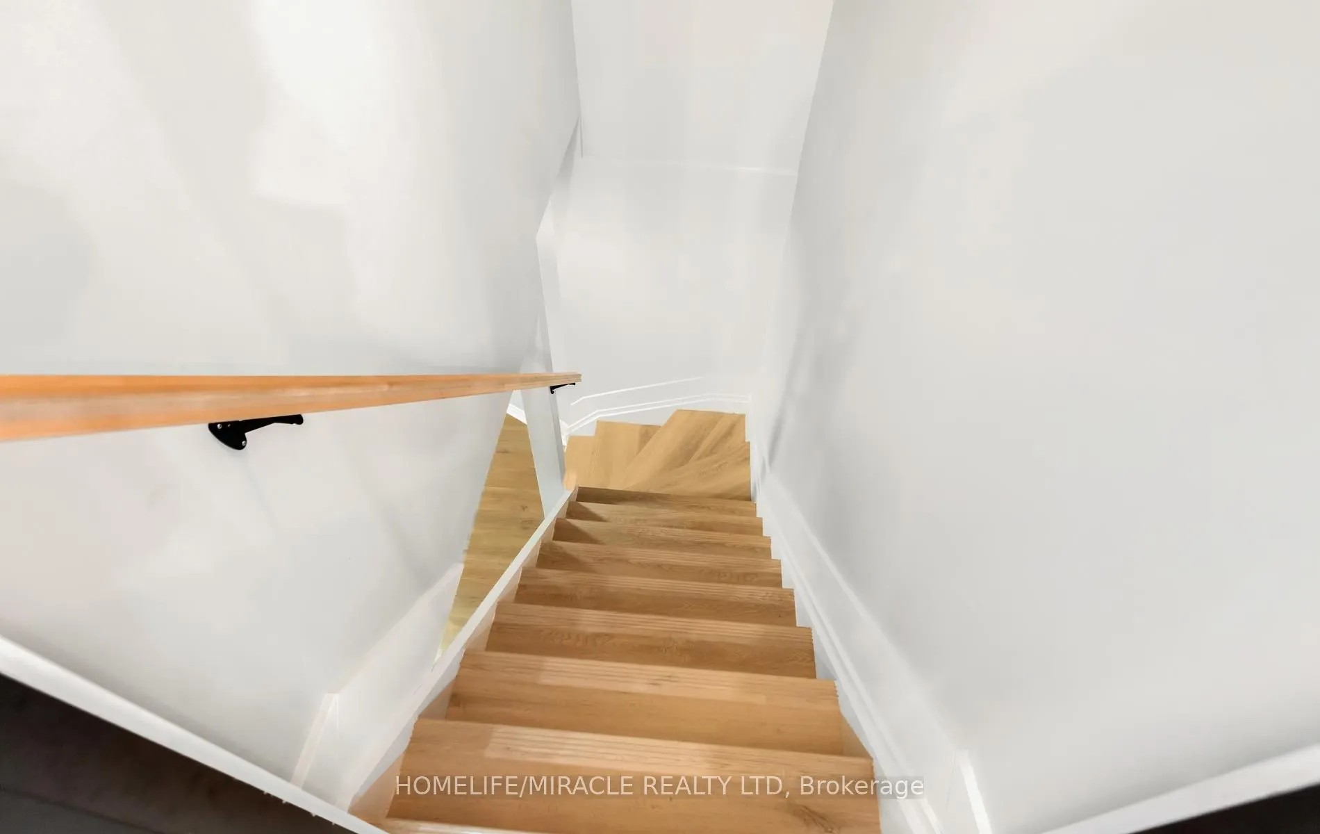 11045 Inglis Drive