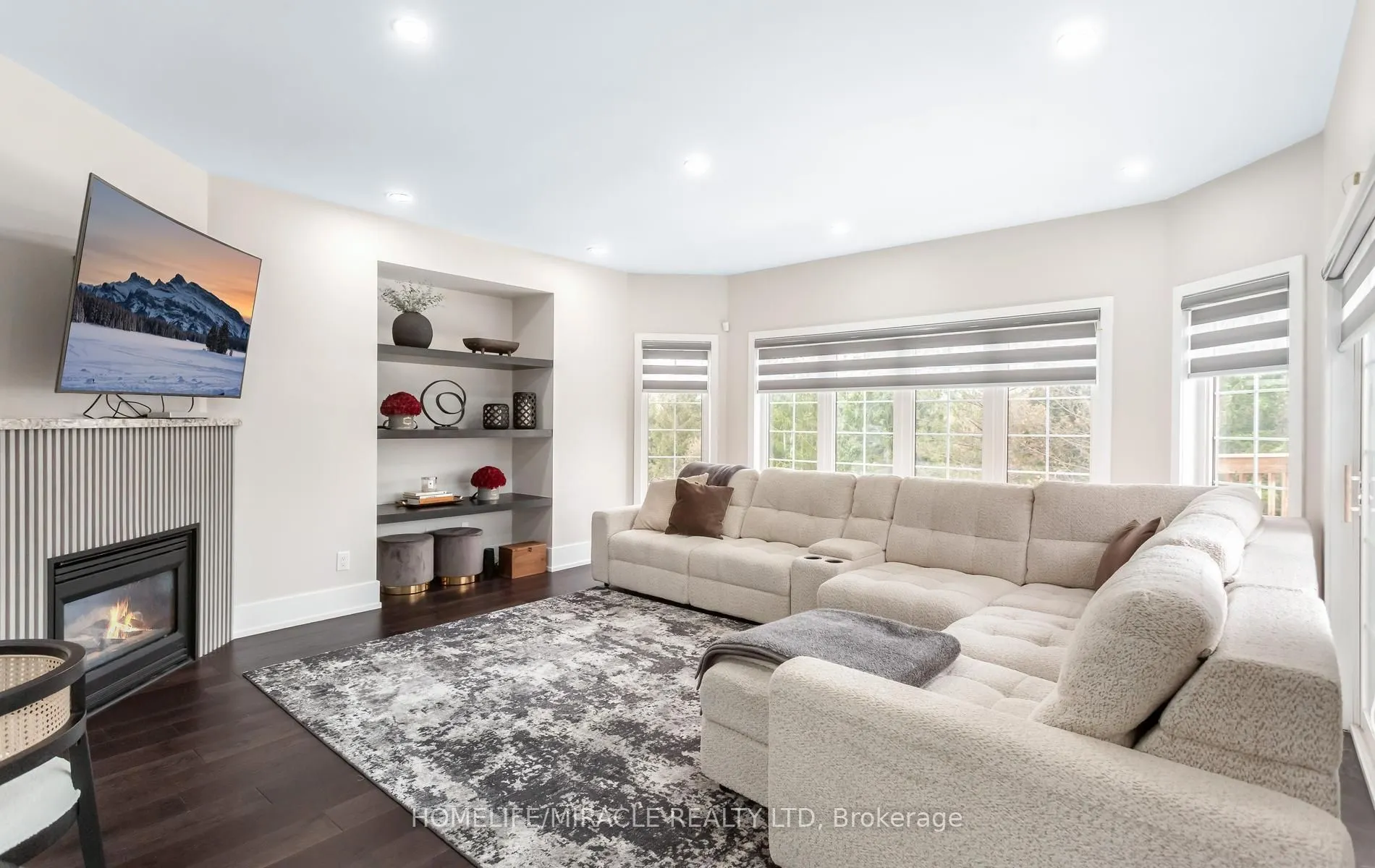 11045 Inglis Drive