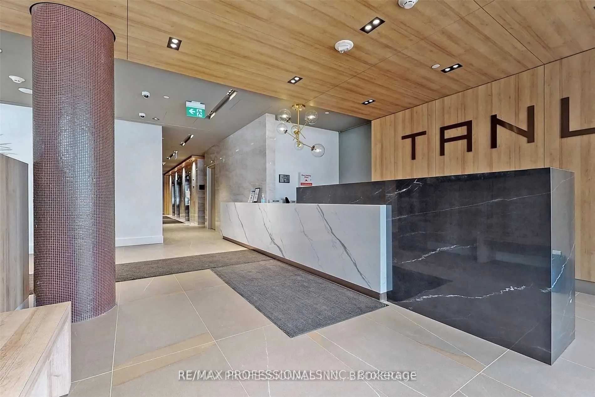 21 Park Street E #816