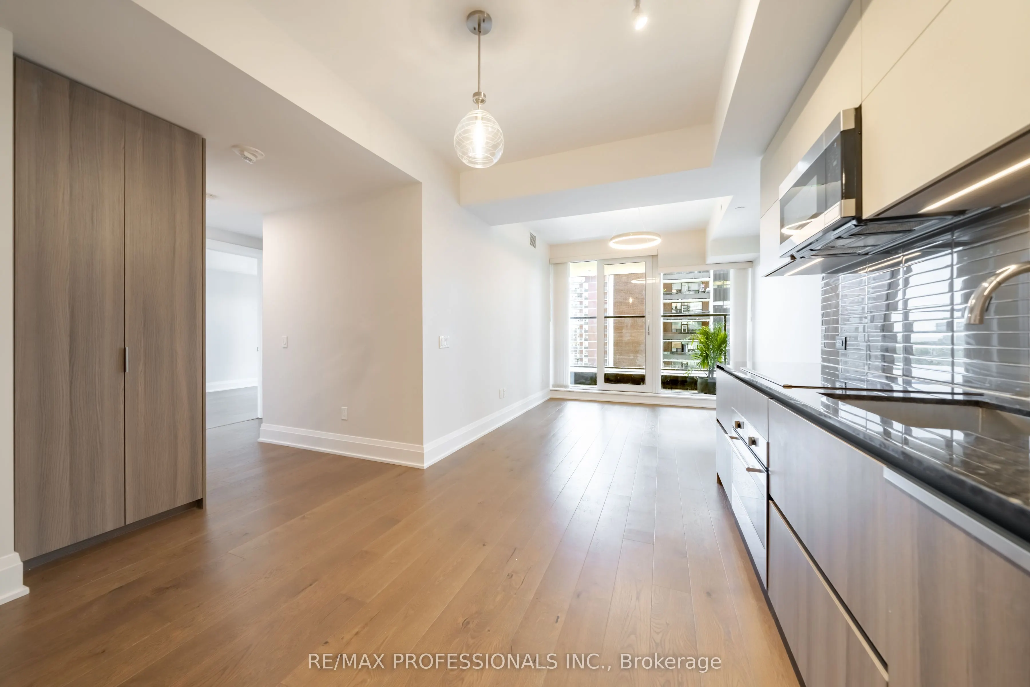 21 Park Street E #816