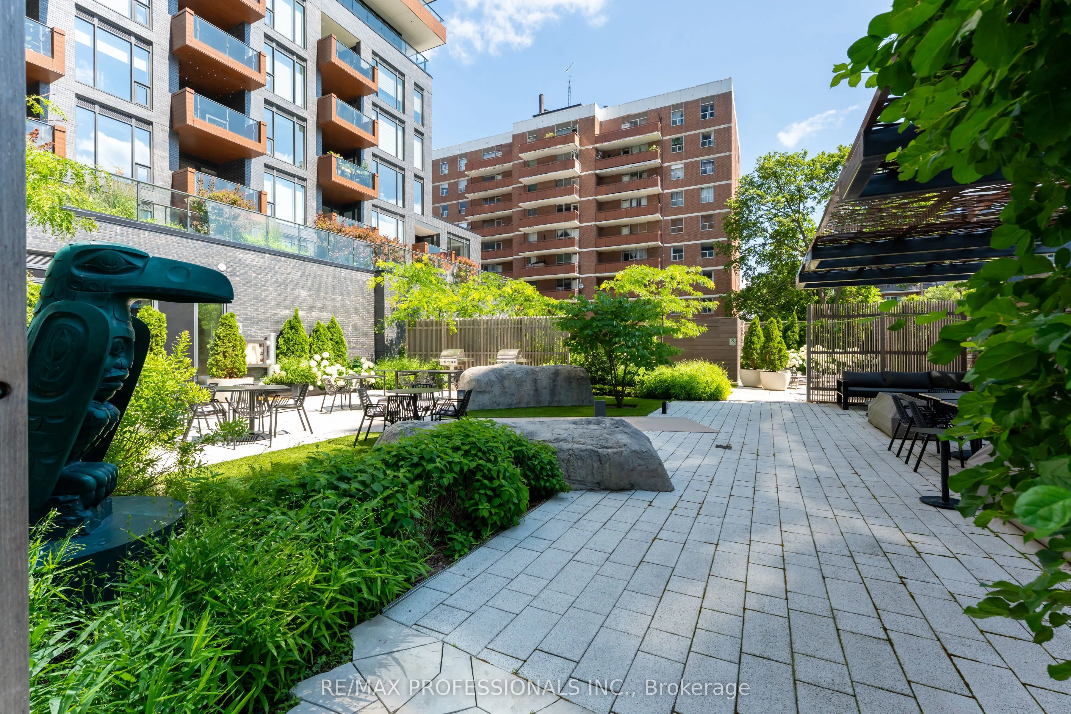 21 Park Street E #816