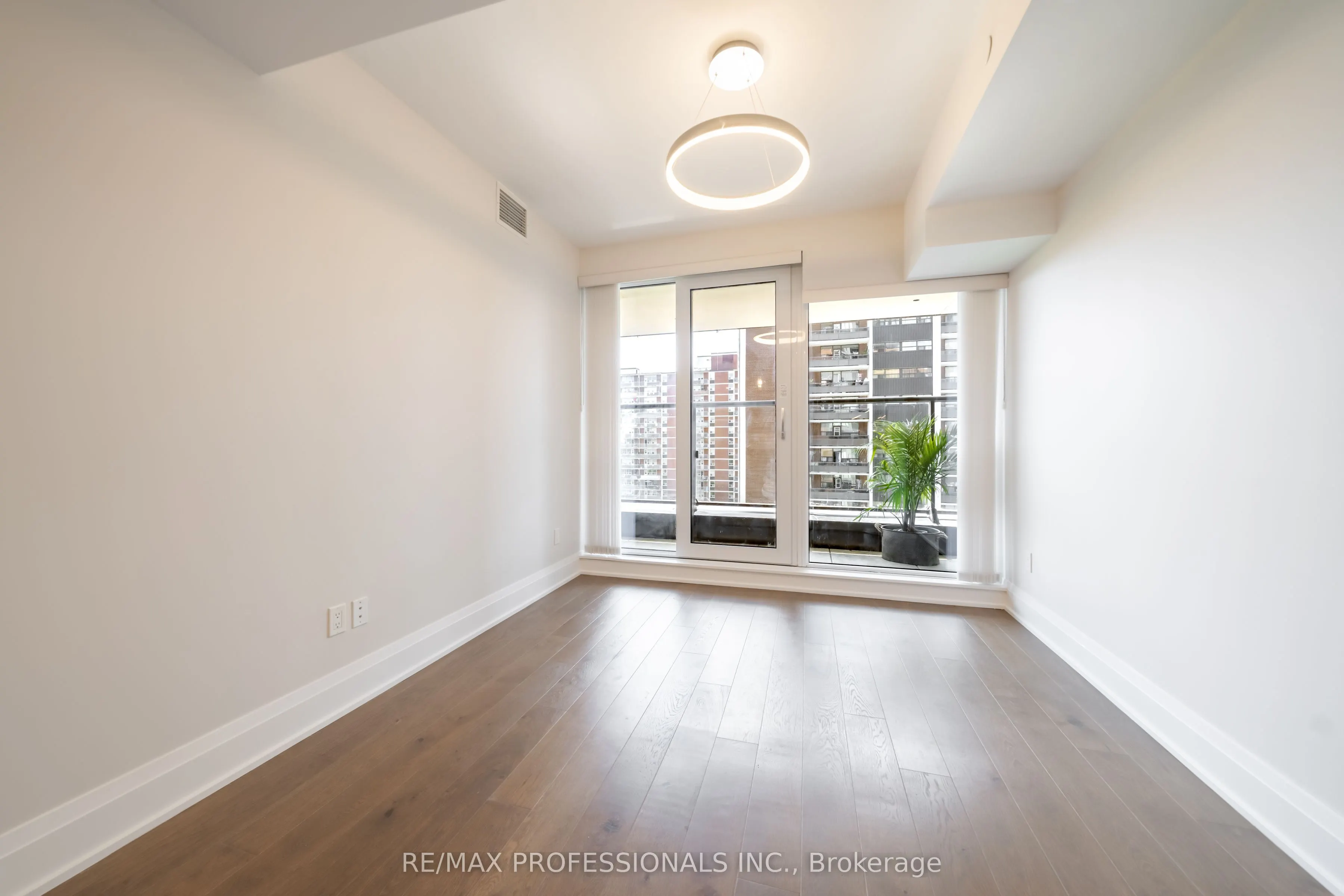 21 Park Street E #816