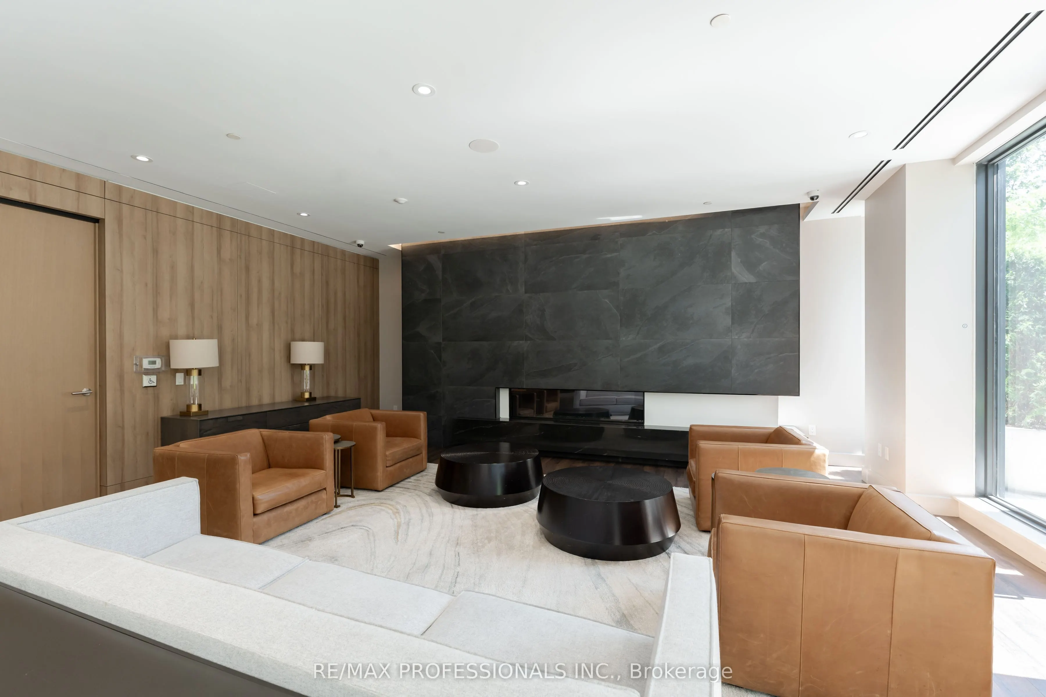 21 Park Street E #816