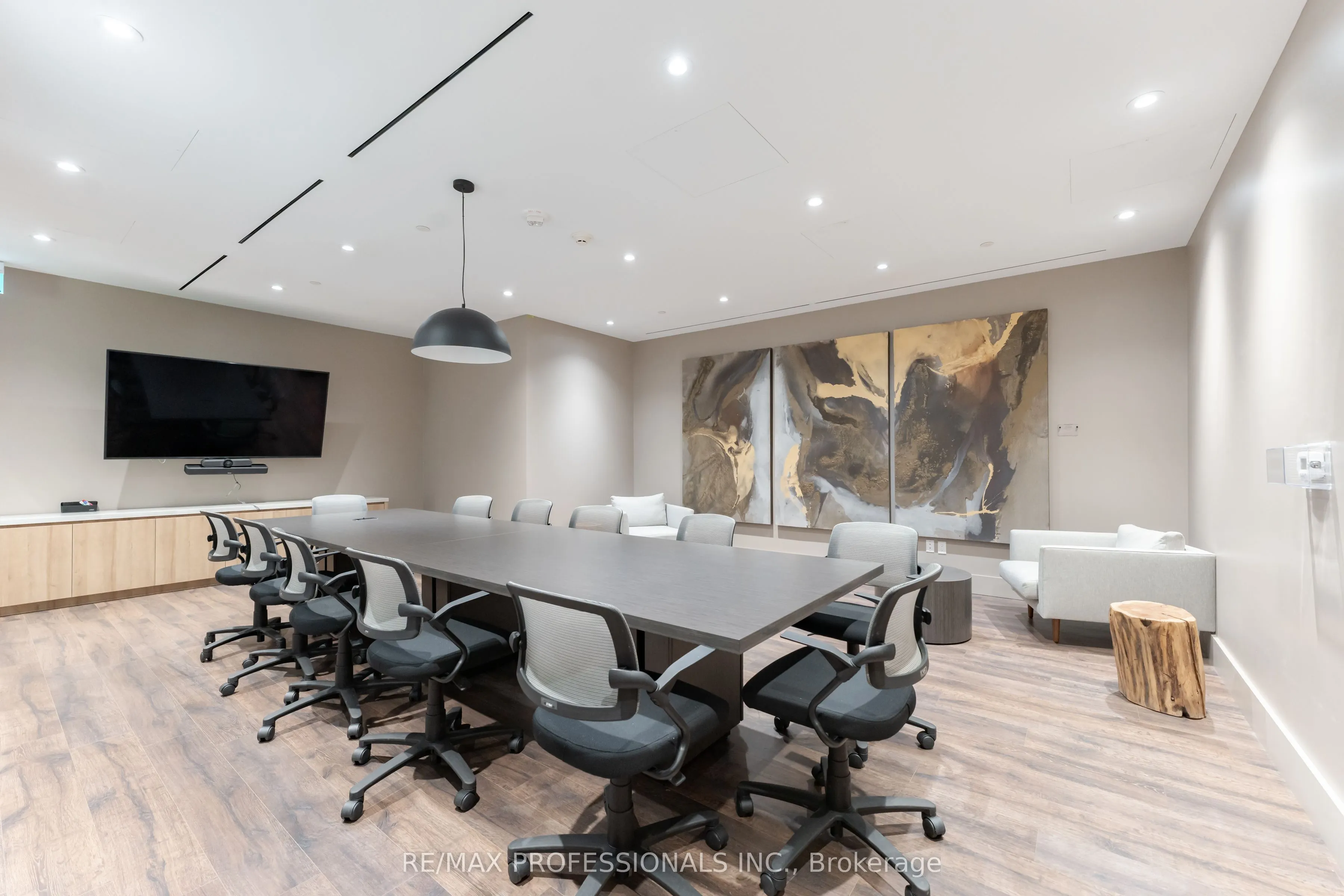 21 Park Street E #816