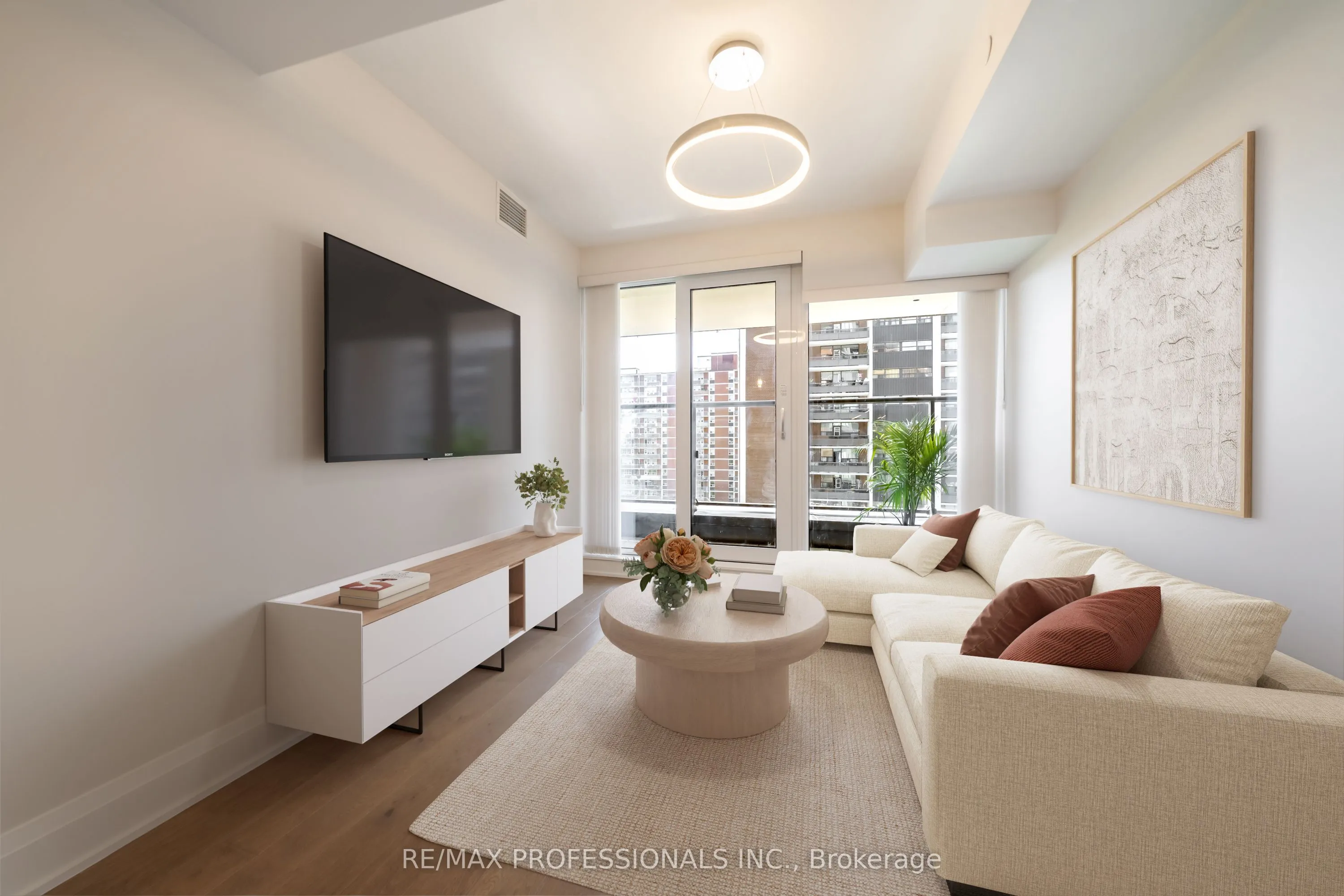 21 Park Street E #816