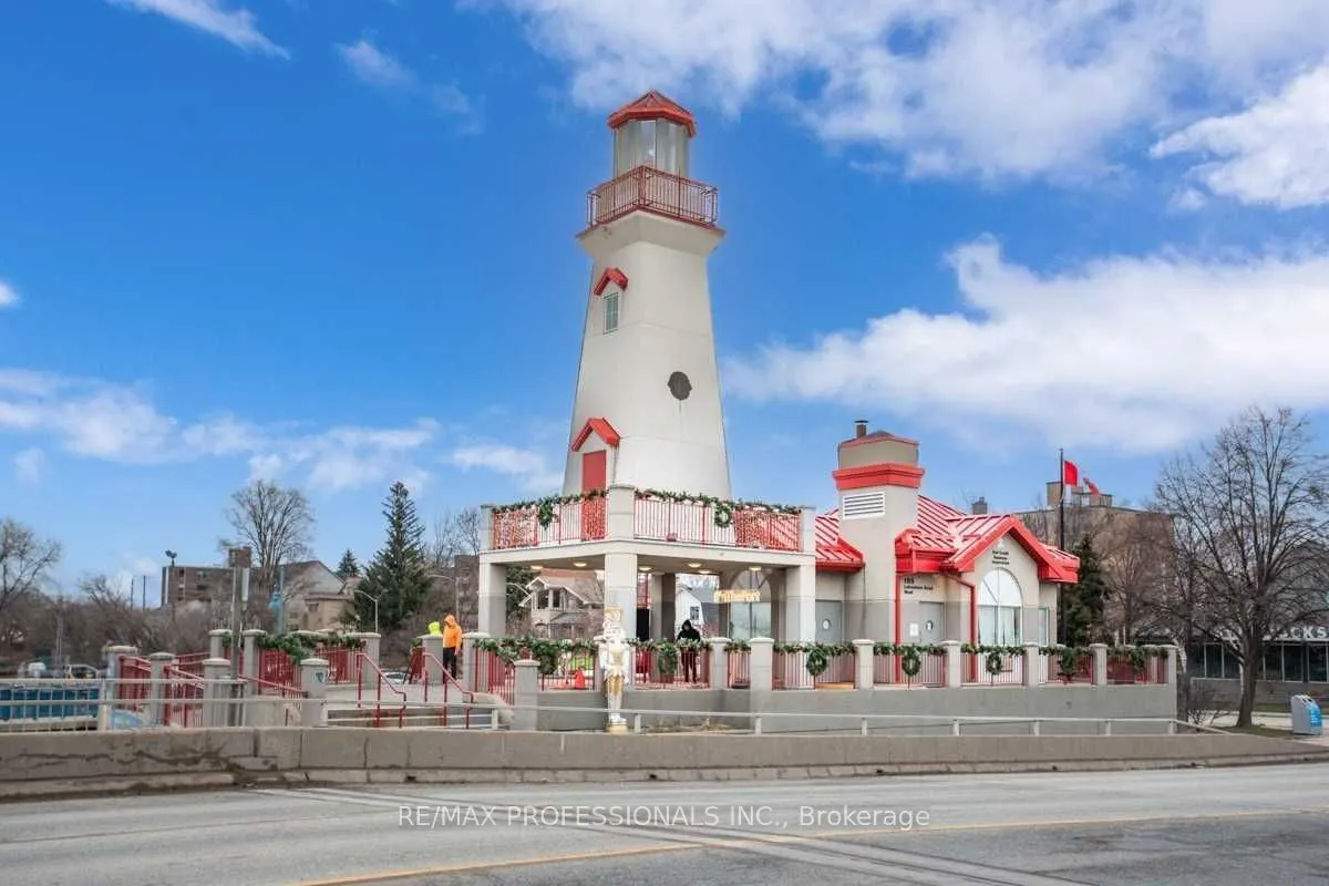 21 Park Street E #816