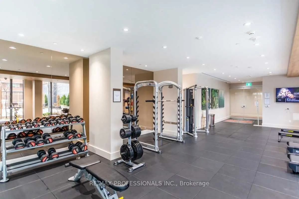 21 Park Street E #816