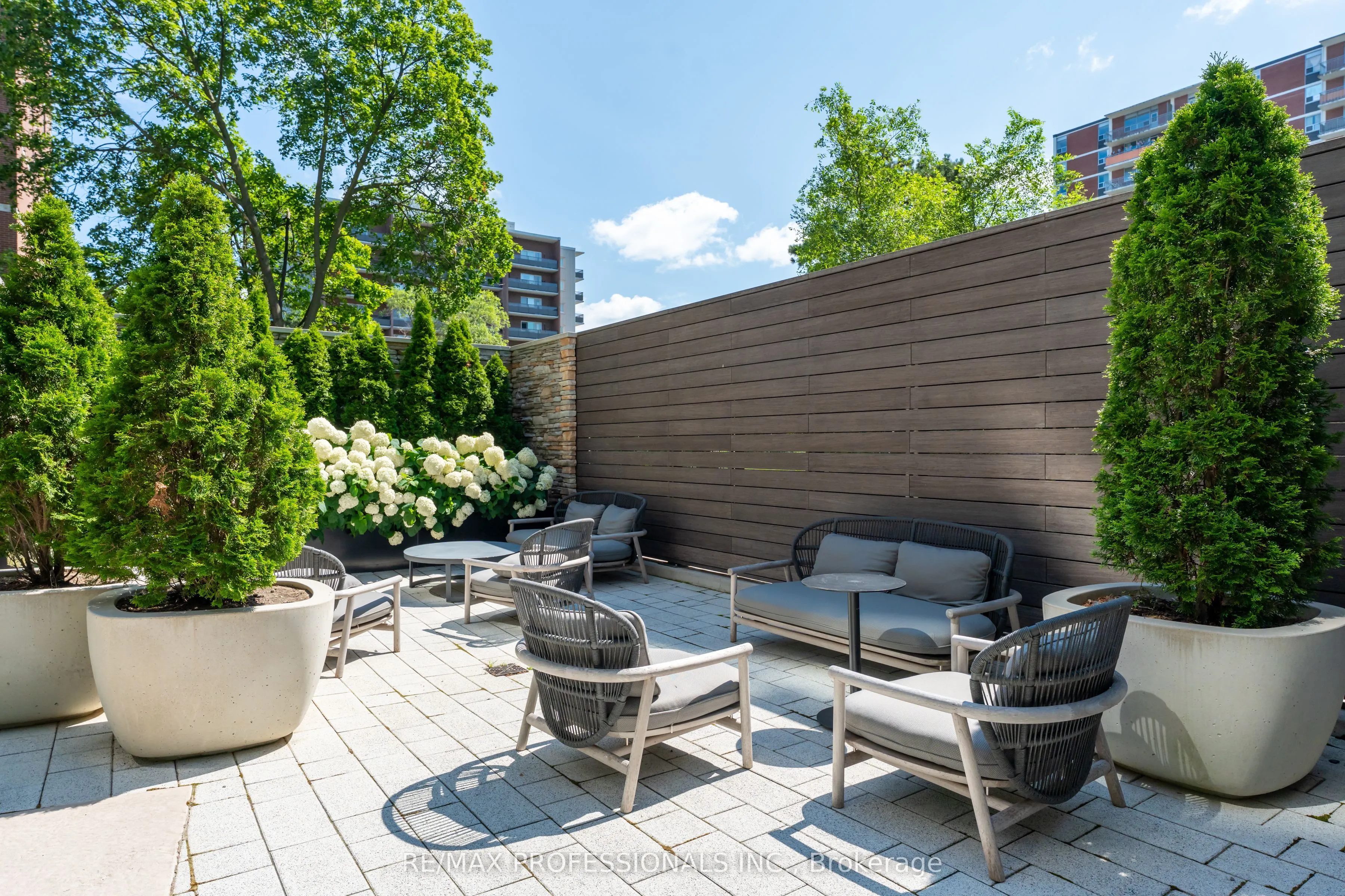 21 Park Street E #816