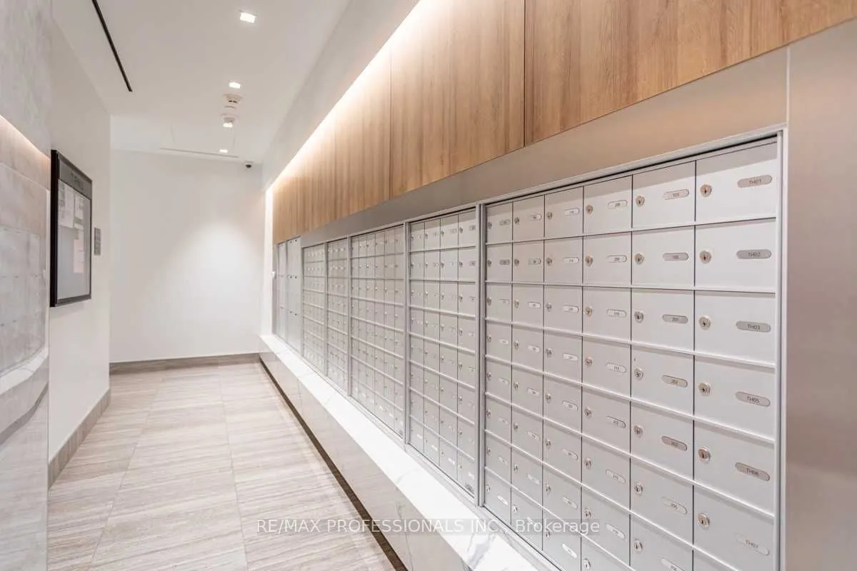 21 Park Street E #816