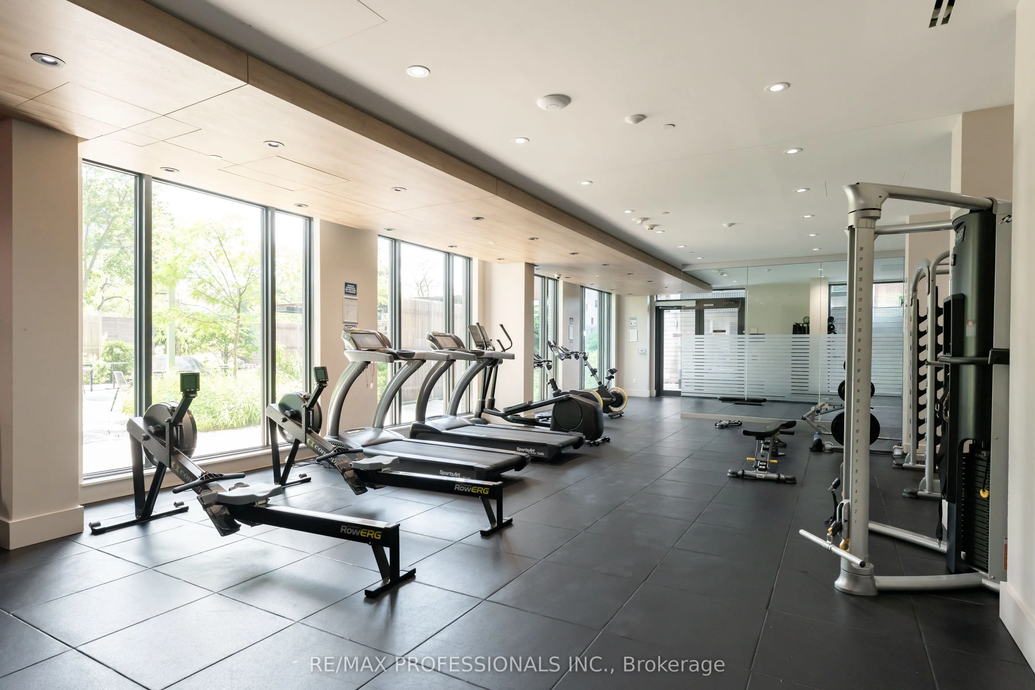 21 Park Street E #816