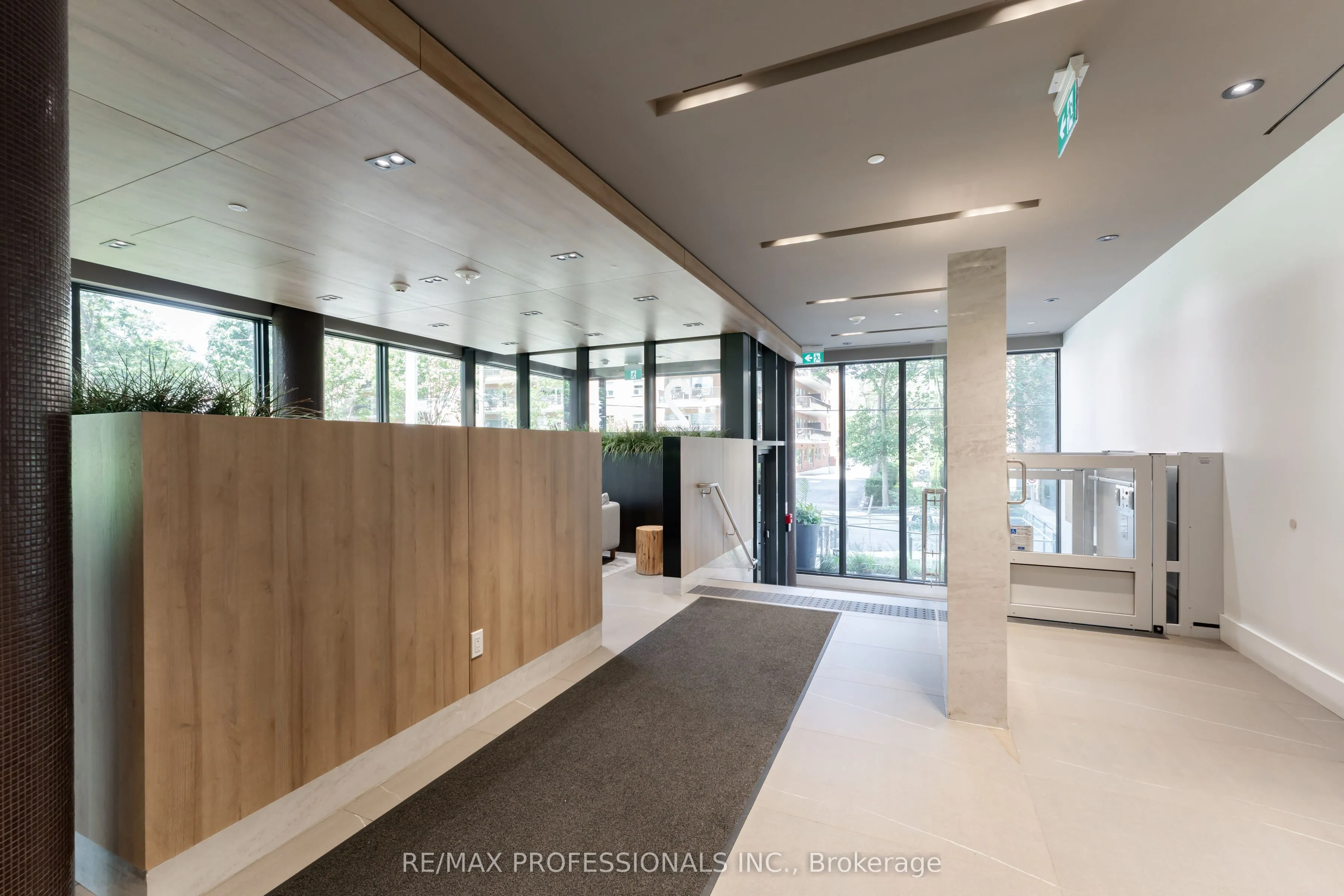 21 Park Street E #816
