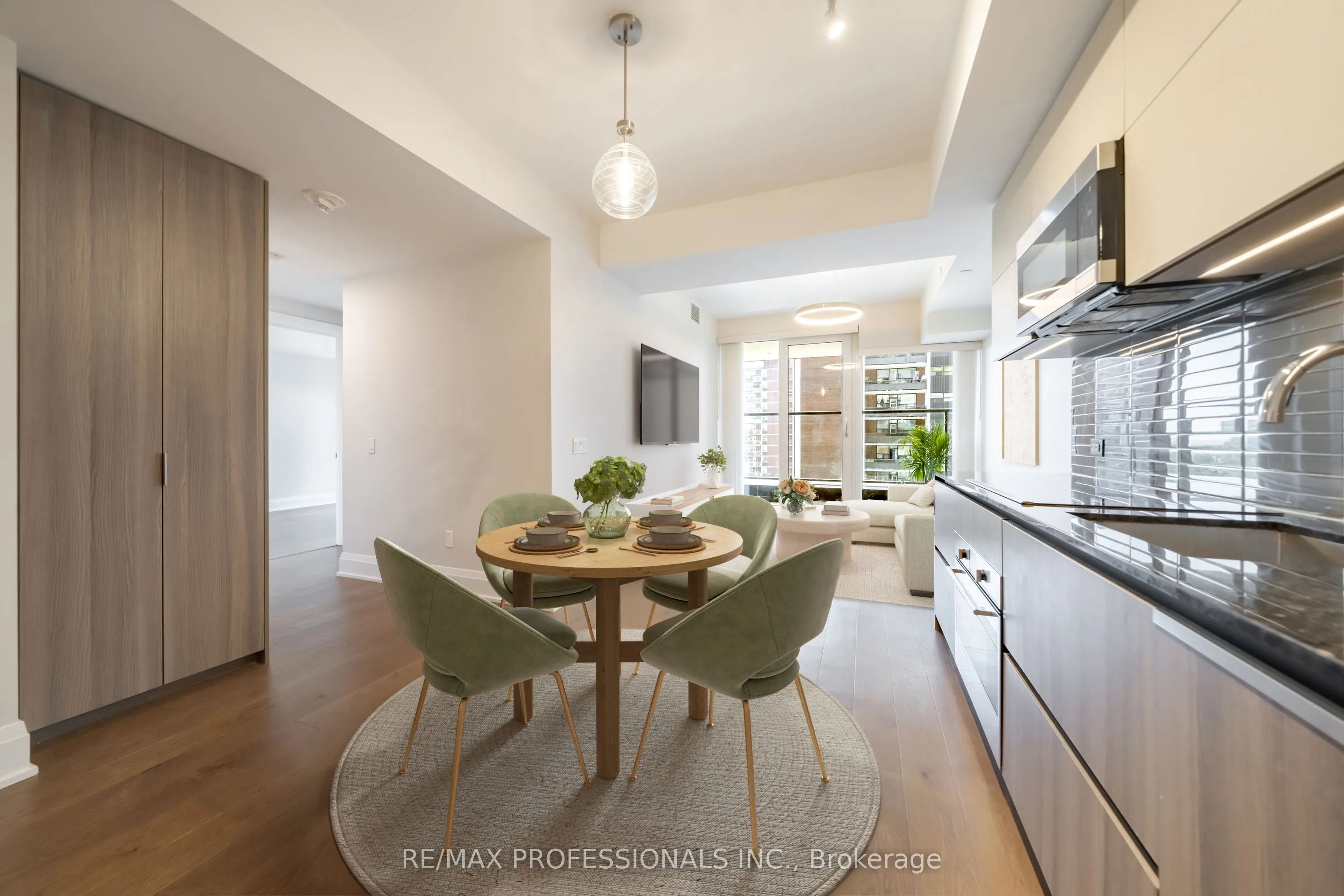 21 Park Street E #816