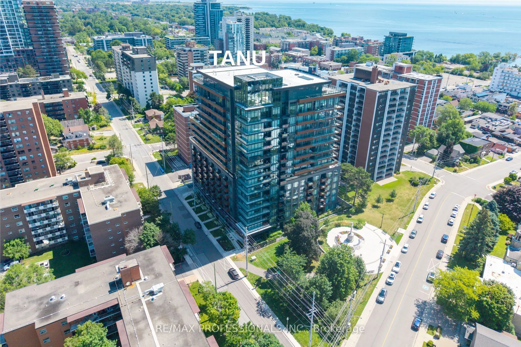 21 Park Street E #816