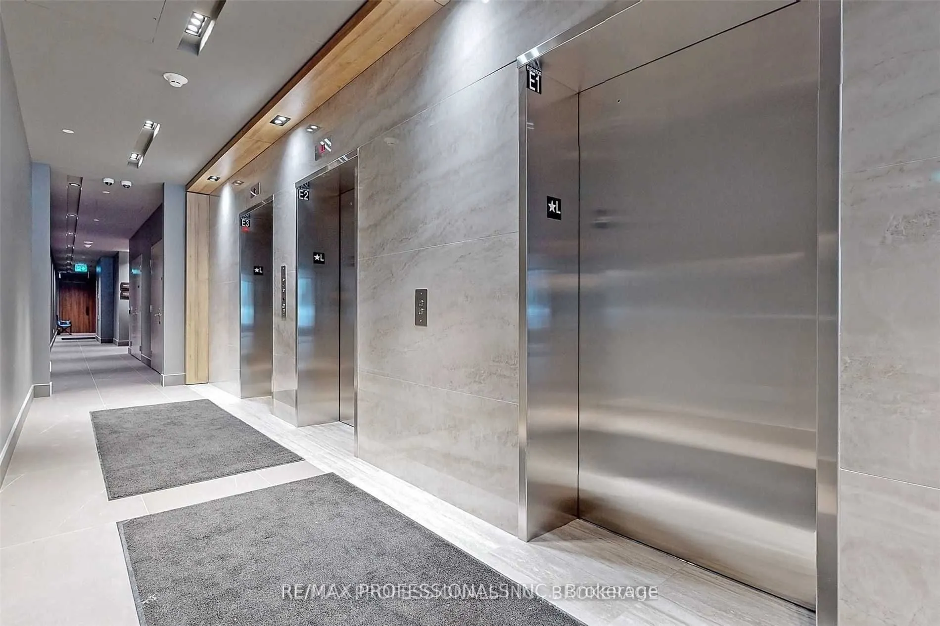 21 Park Street E #816