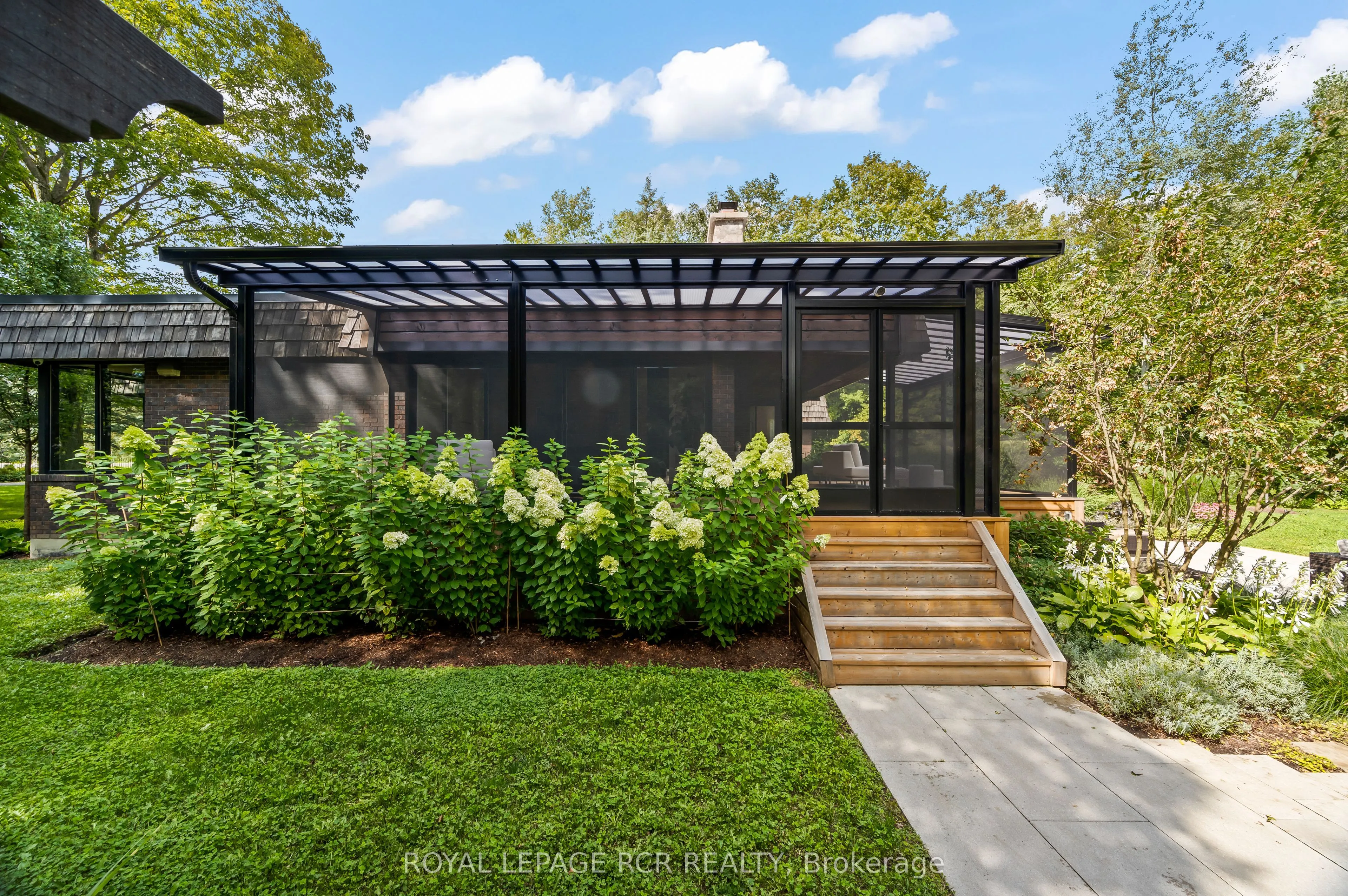 3285 Beech Grove Side Road
