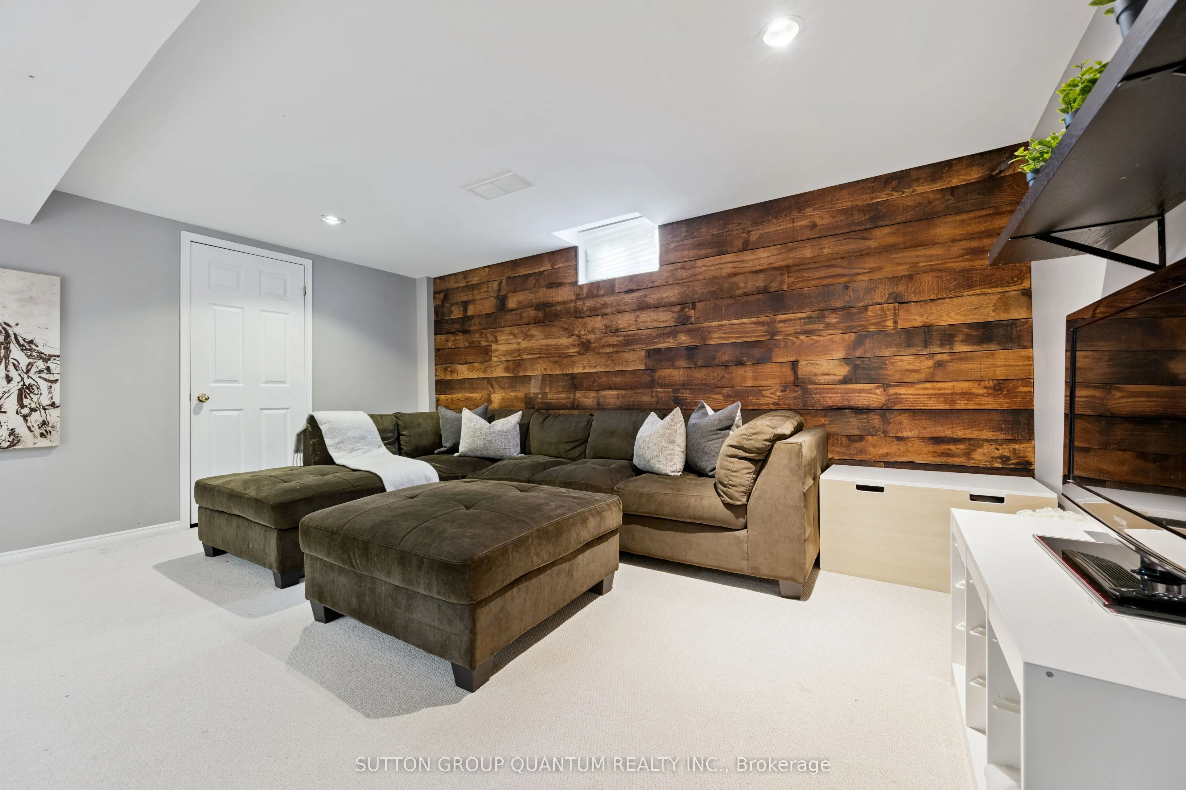 3092 Shannon Crescent