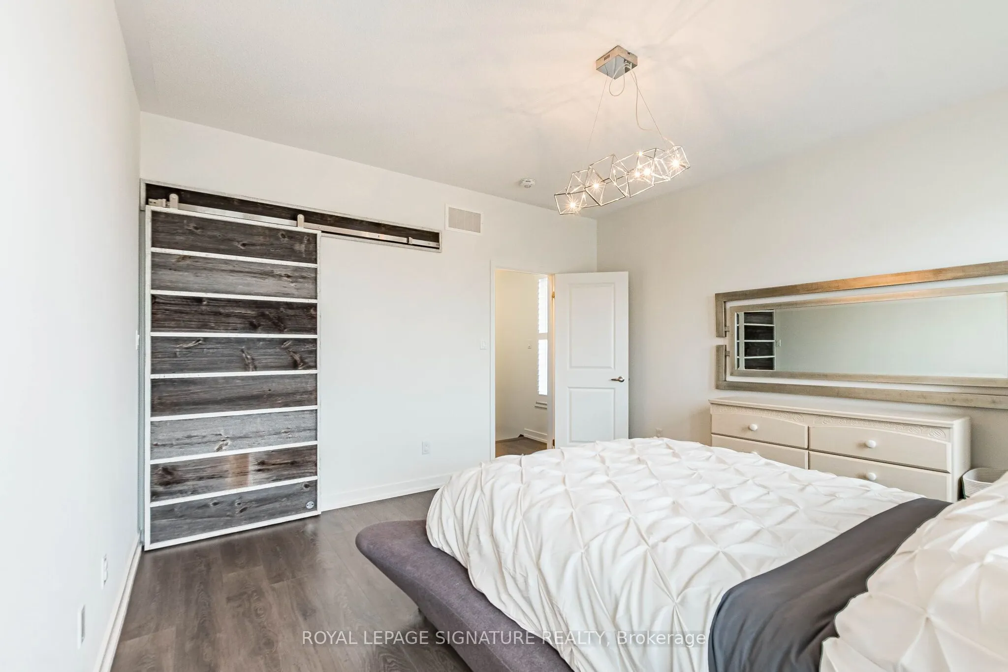 3121 Mintwood Circle