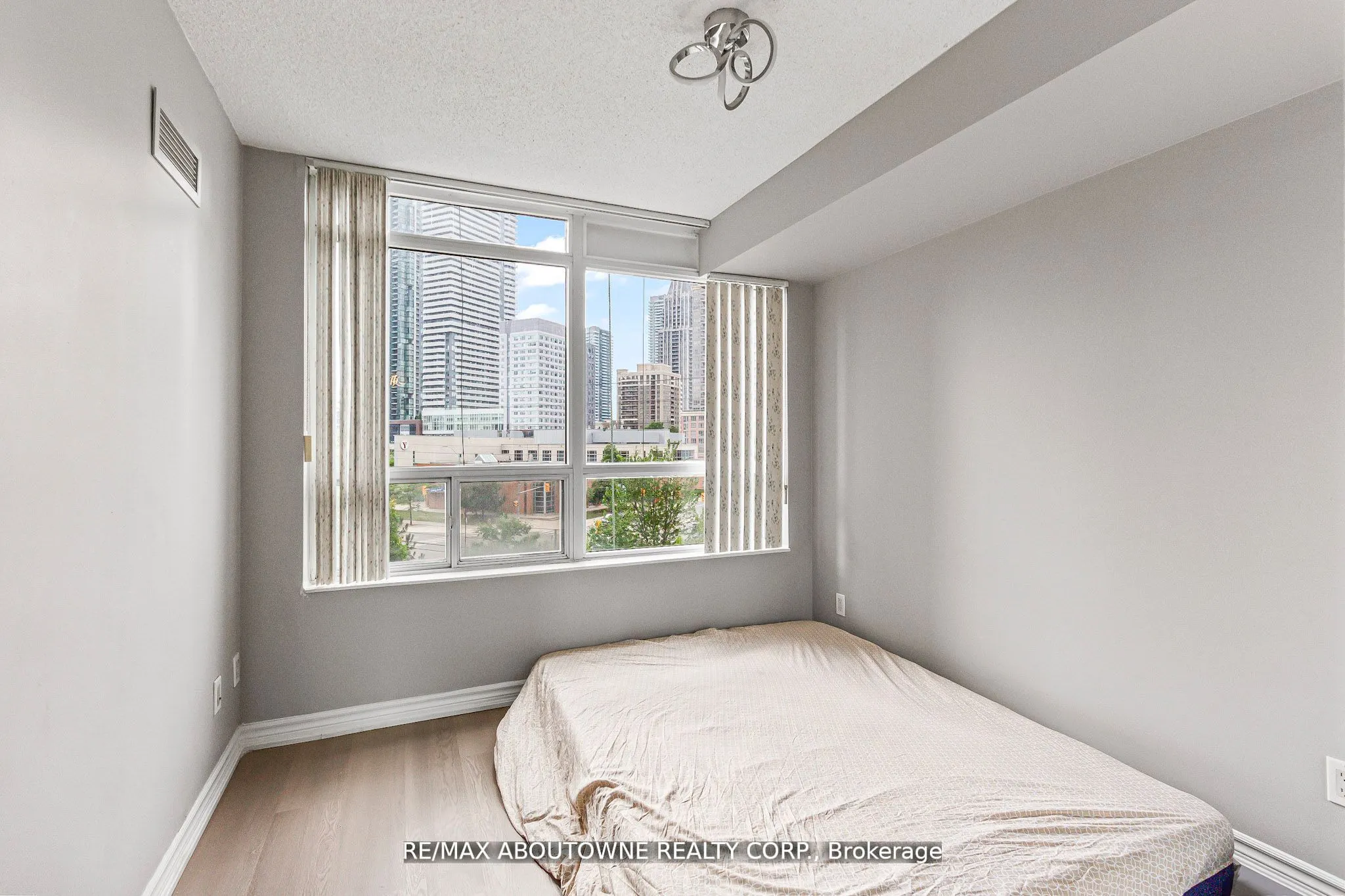 310 Burnhamthorpe Road W #401