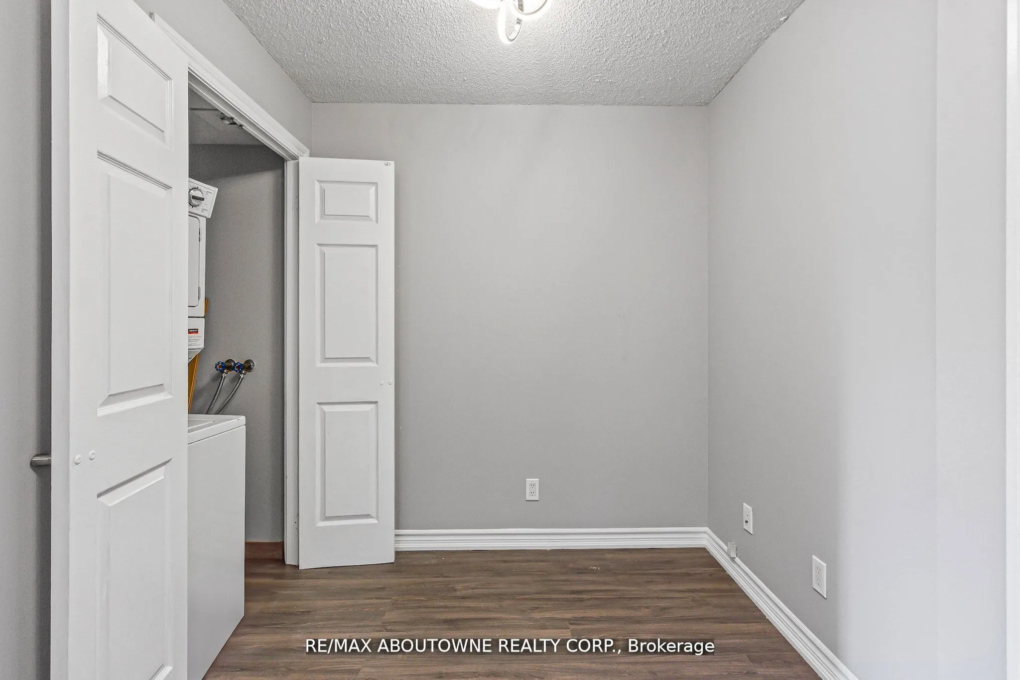 310 Burnhamthorpe Road W #401