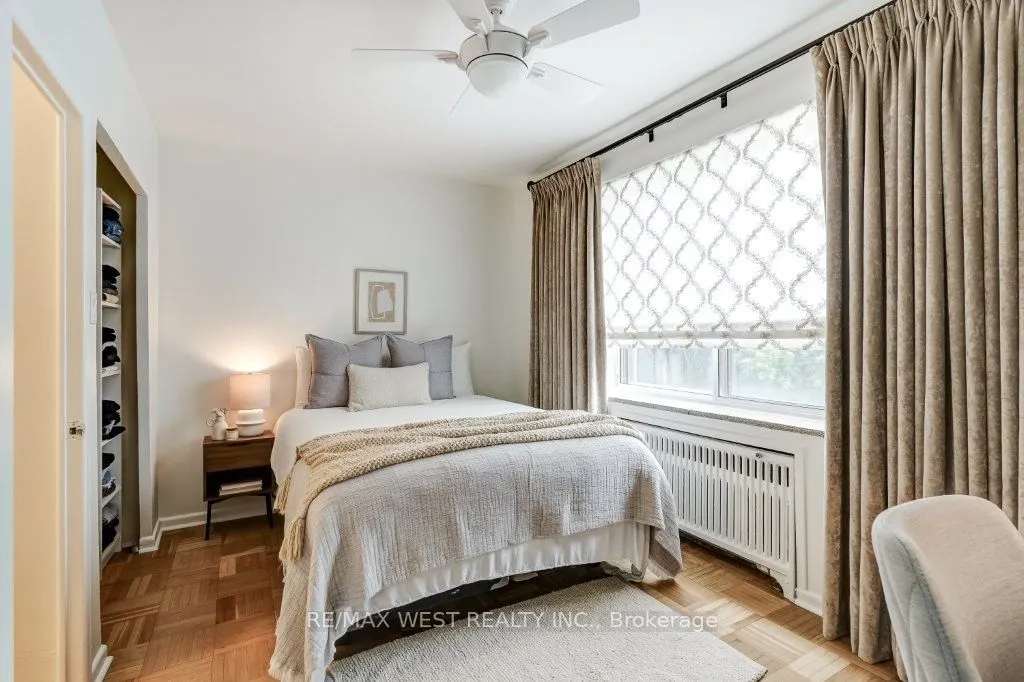 2000 Bloor Street W #203