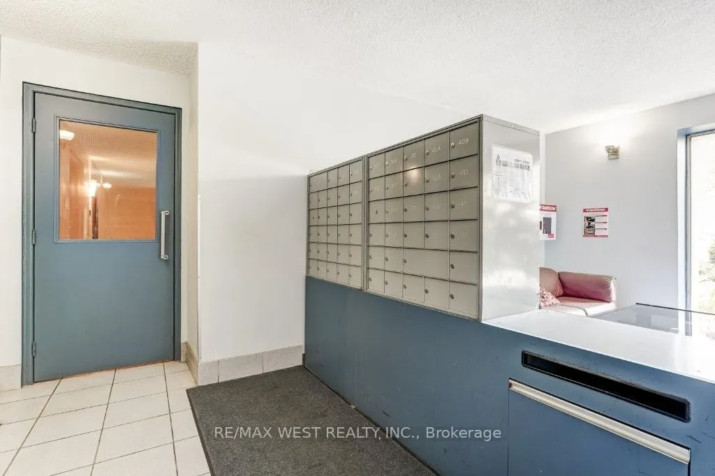 2000 Bloor Street W #203