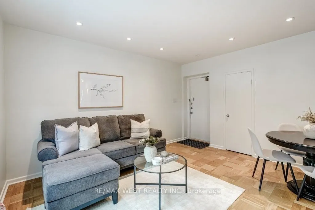 2000 Bloor Street W #203