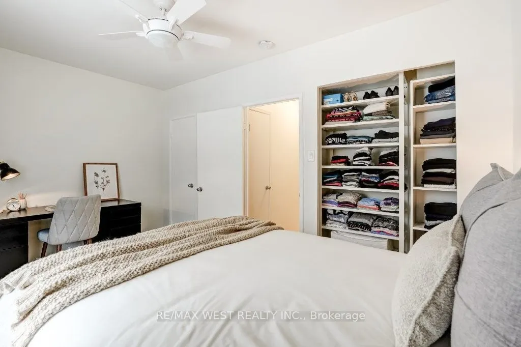 2000 Bloor Street W #203