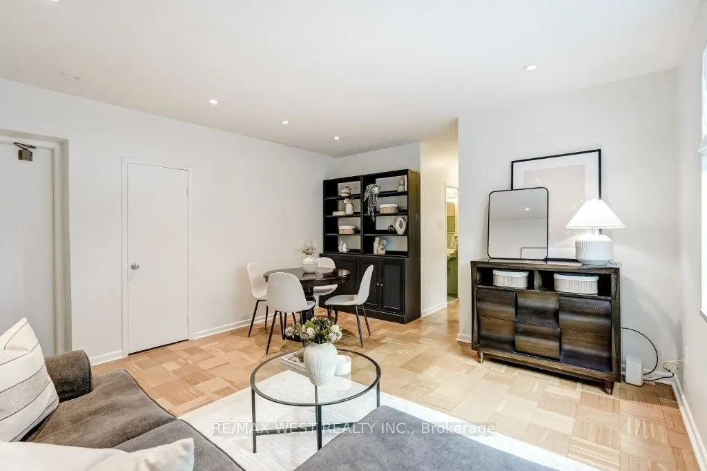 2000 Bloor Street W #203