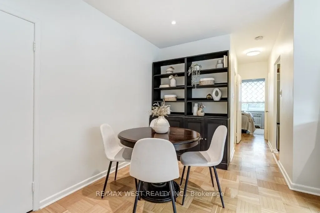 2000 Bloor Street W #203