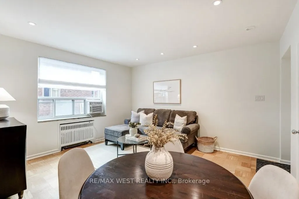 2000 Bloor Street W #203