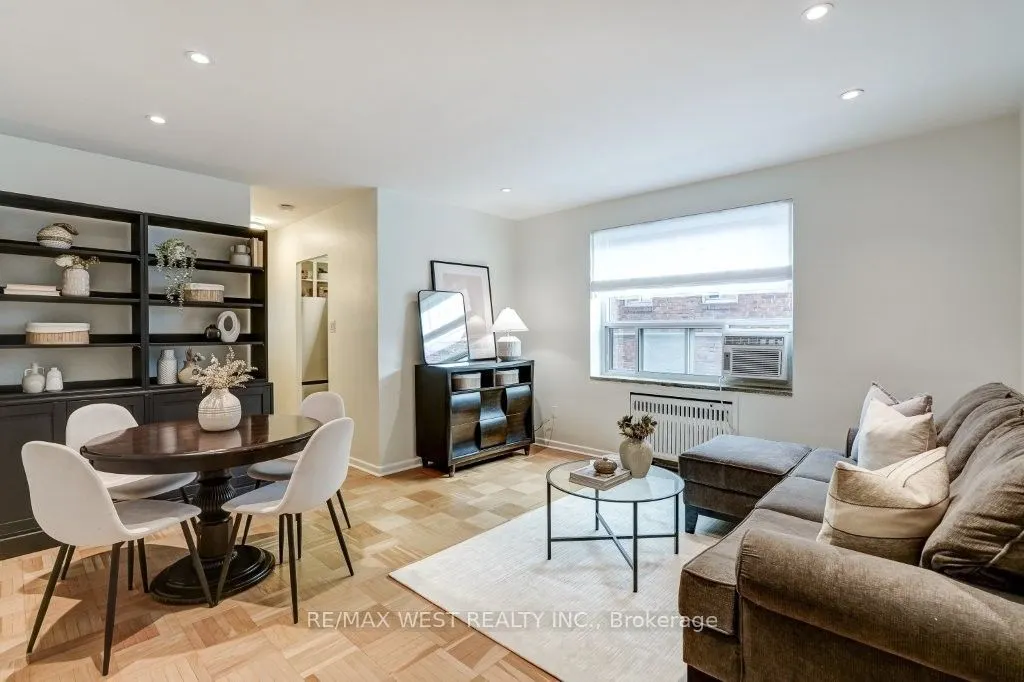 2000 Bloor Street W #203