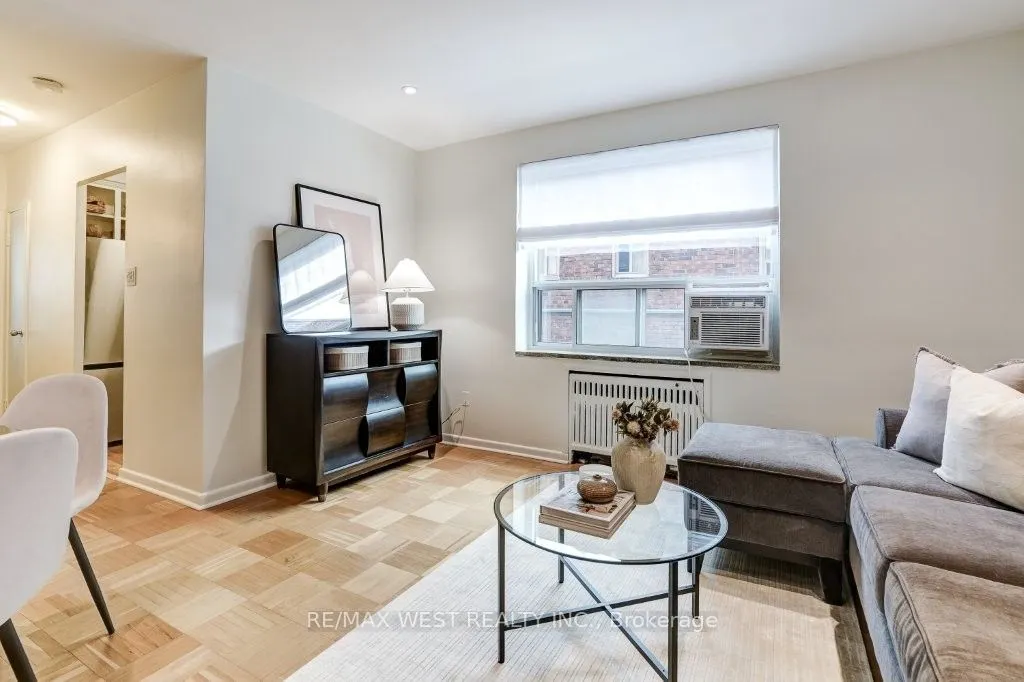 2000 Bloor Street W #203