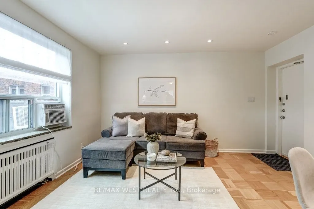 2000 Bloor Street W #203