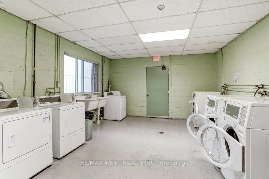 2000 Bloor Street W #203