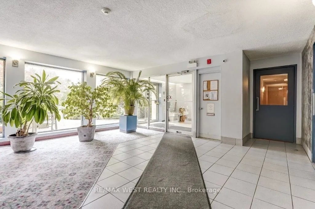 2000 Bloor Street W #203