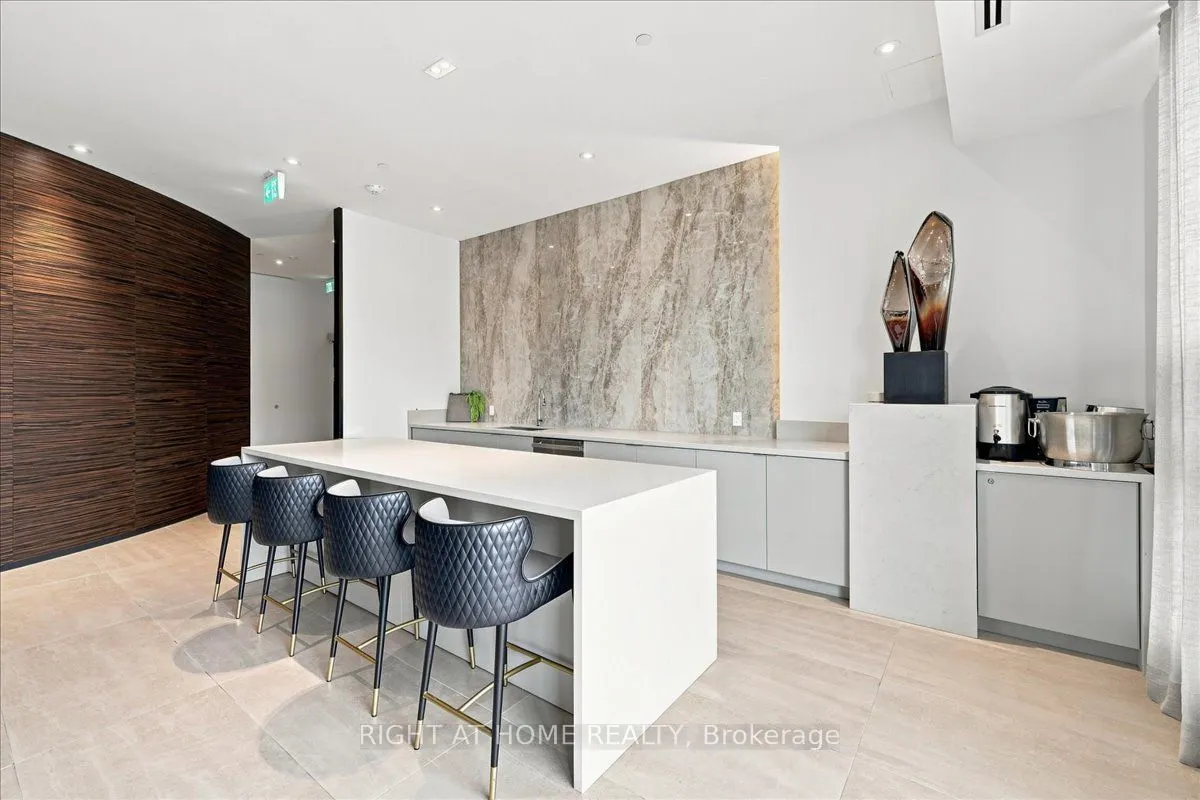 2007 James Street #1403